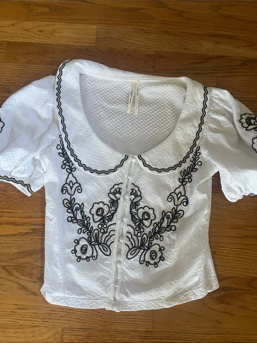 Anthropologie White Button-Front Blouse with Black Floral Embroidery small